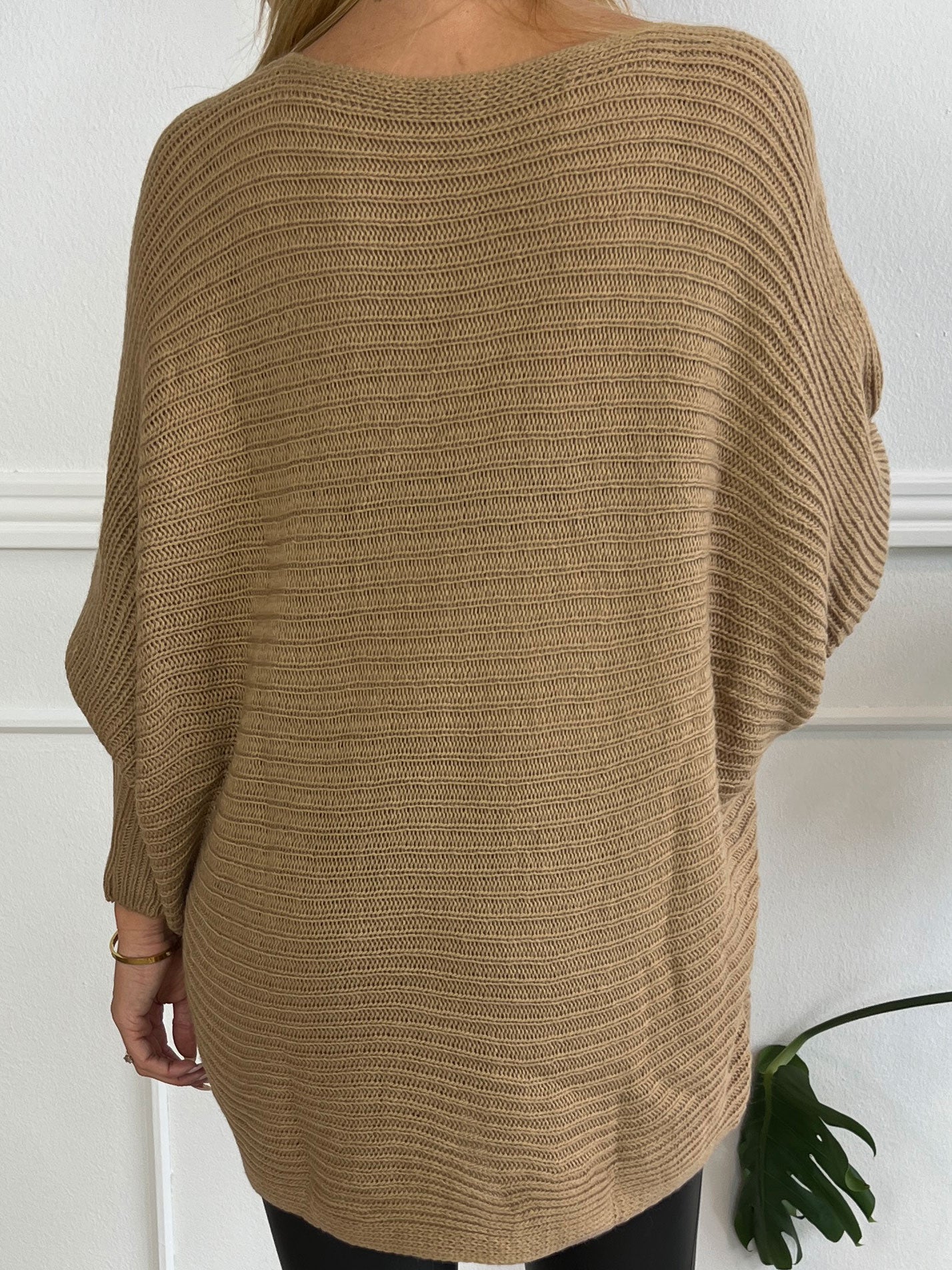 Gabbi - Oversized stickat med fladdermusärmar